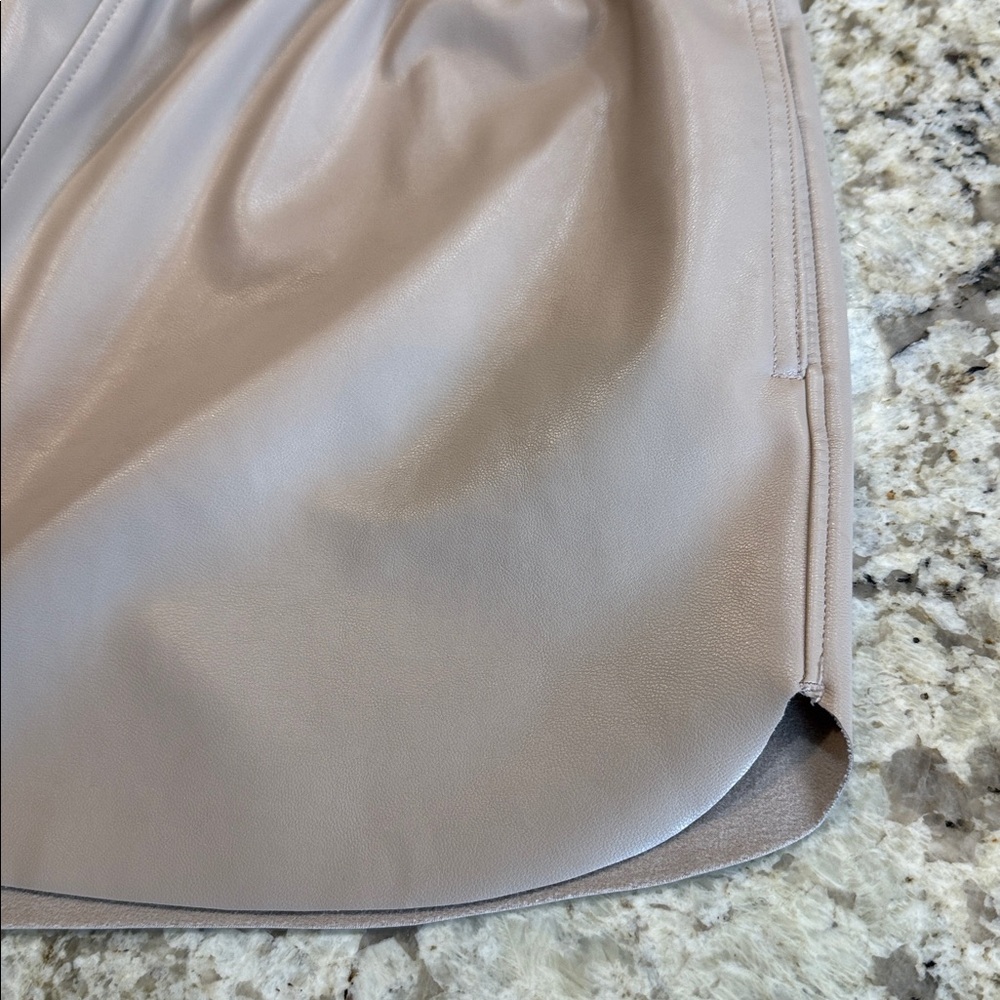 Abercrombie & Fitch Women's Vegan Leather Dolphin Hem Taupe Shorts size Medium - Picture 4 of 9